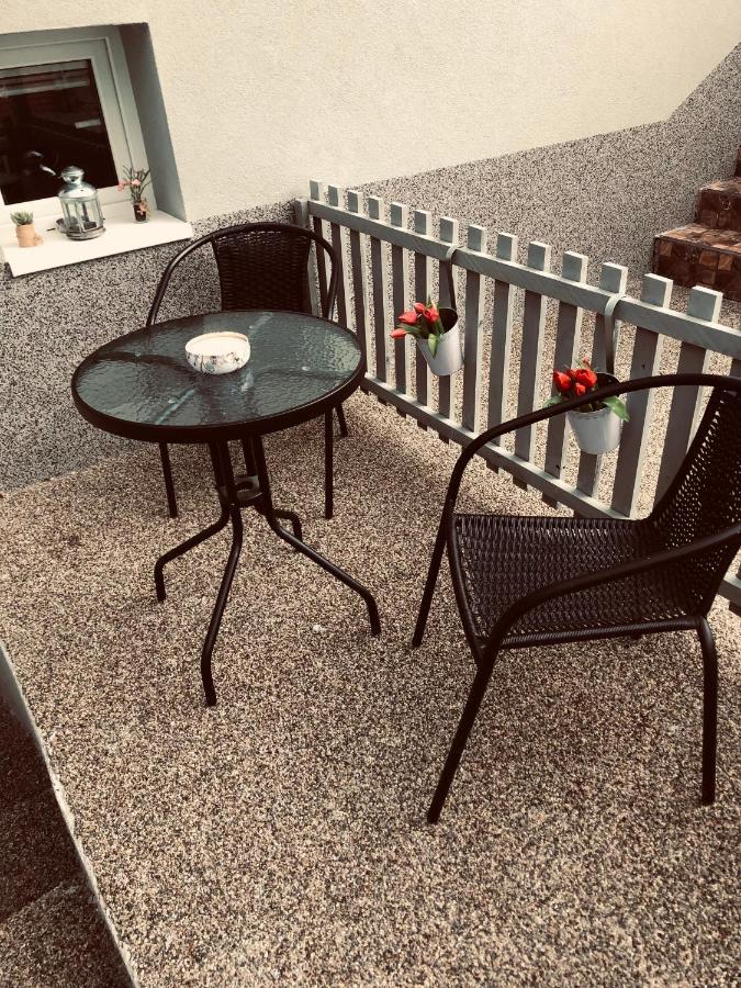 Apartmanek Patricie Room With Kitchenette Suitable For 2 Adults And 2 Children Mikulov Eksteriør billede
