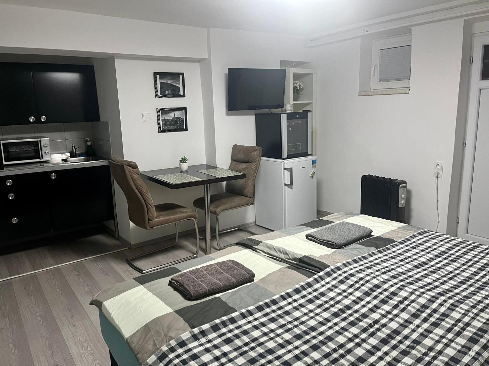 Apartmanek Patricie Room With Kitchenette Suitable For 2 Adults And 2 Children Mikulov Eksteriør billede