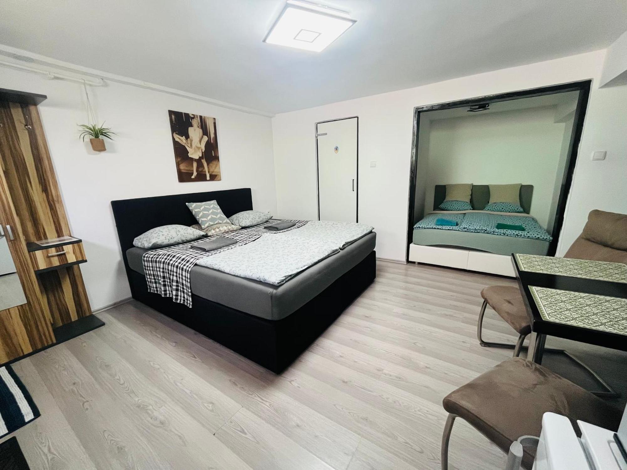 Apartmanek Patricie Room With Kitchenette Suitable For 2 Adults And 2 Children Mikulov Eksteriør billede